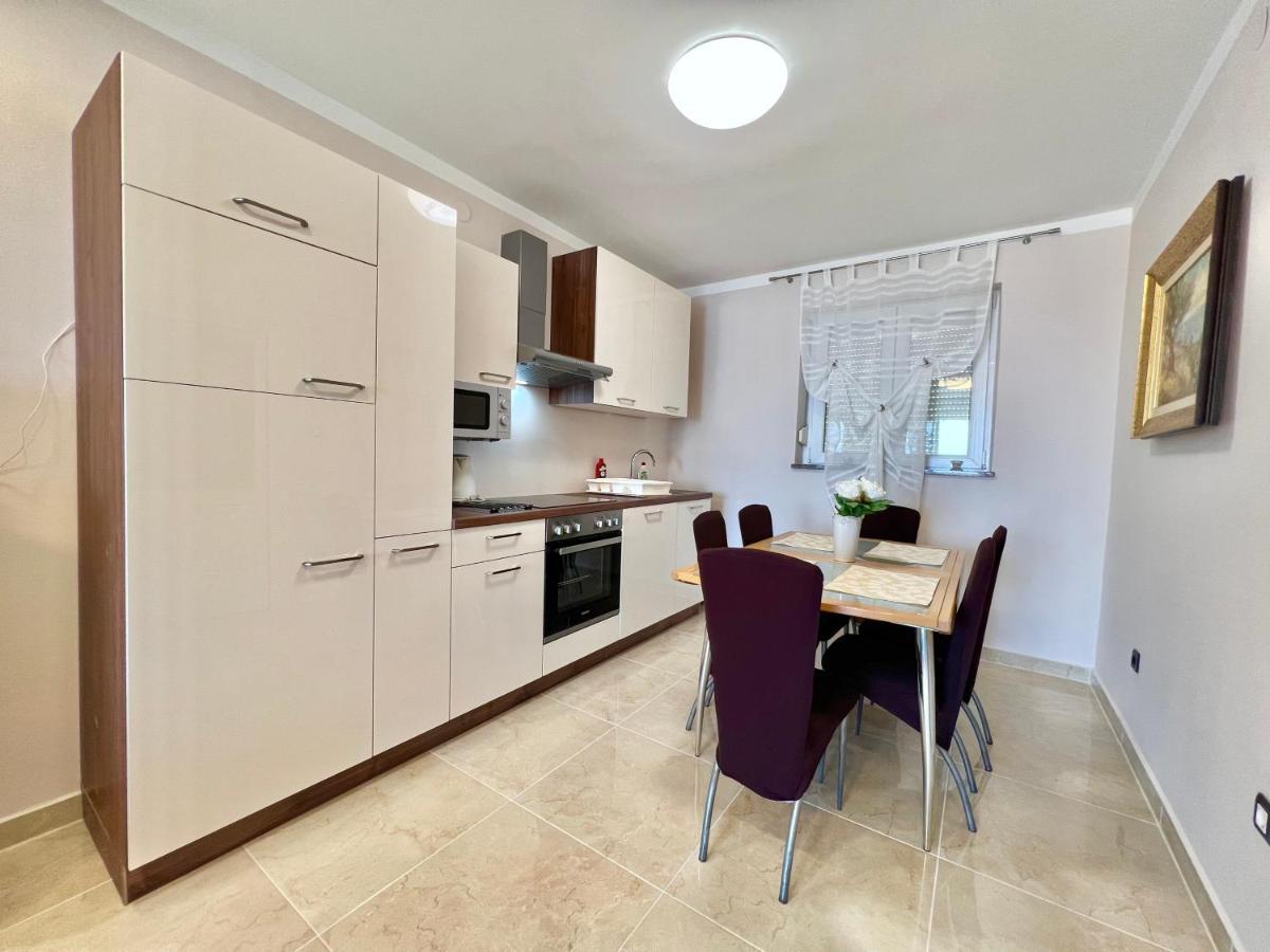 Apartmani Jasminka Dramalj Exterior foto